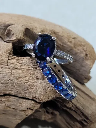 Anillo de Plata  de ley con Zafiro Azul