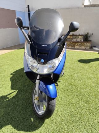 Maxi Scooter Azul Automática