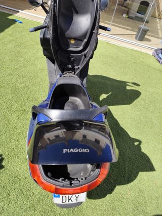 Maxi Scooter Azul Automática