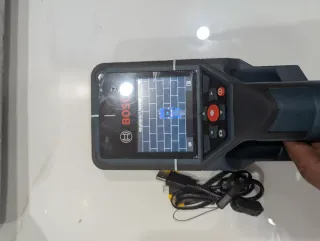 Detector Bosch con funda