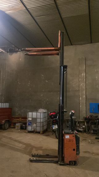 Carretilla elevadora retráctil