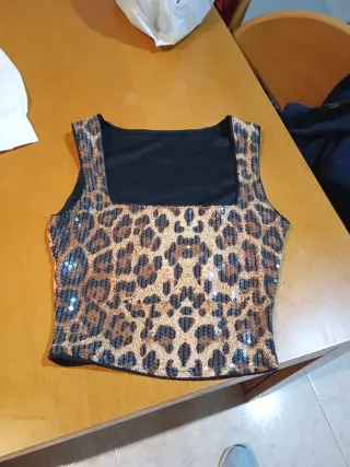 Top de noche con lentejuelas