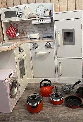 Cocina de juguete y menaje