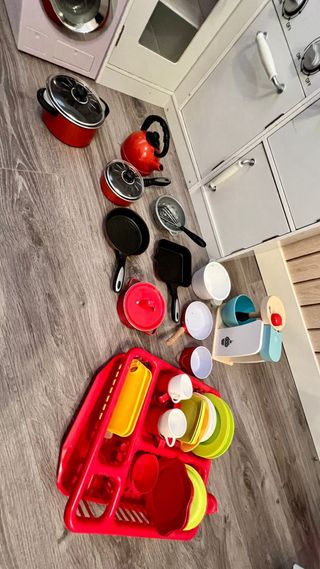 Cocina de juguete y menaje