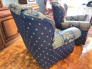 2 Sillones clásicos tapizados azul y dorado