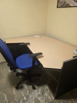 6 Mesas de oficina y 12 sillas. Junto o separado