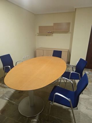 6 Mesas de oficina y 12 sillas. Junto o separado