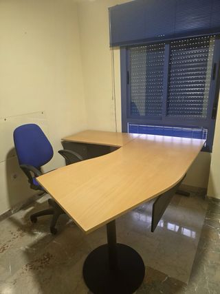 6 Mesas de oficina y 12 sillas. Junto o separado