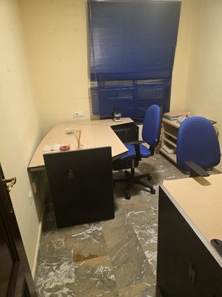 6 Mesas de oficina y 12 sillas. Junto o separado