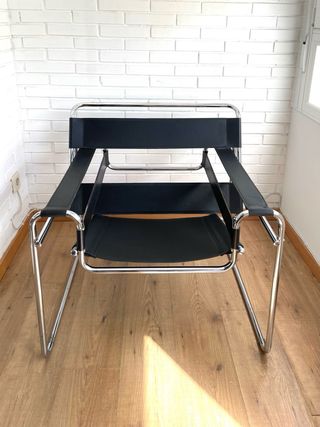 Sillón Wassily cuero negro y metal