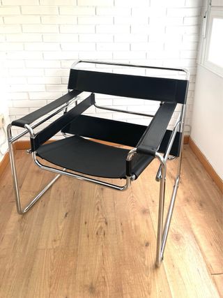 Sillón Wassily cuero negro y metal