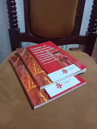 Dos libros de celador sanitario