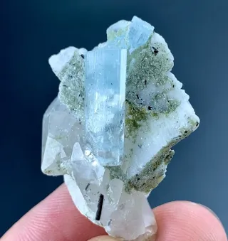 Aguamarina Natural en Matriz con Cuarzo – 49 ct |