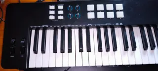 Teclado Controlador MIDI Alesis V49 MKII