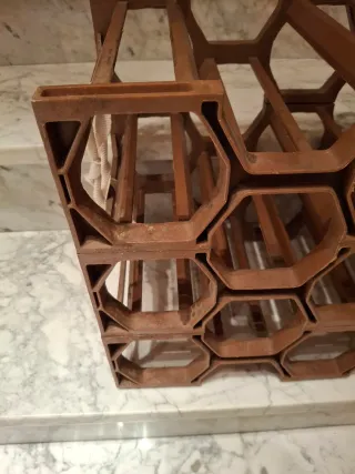 Botellero de resina hexagonal