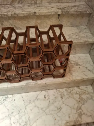 Botellero de resina hexagonal