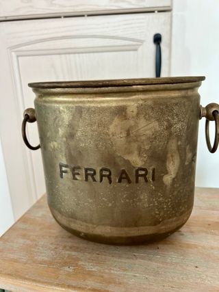 Secchiello vintage Ferrari in metallo dorato