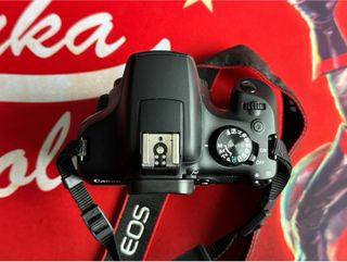Canon EOS 1300D + 18-55mm + mochila
