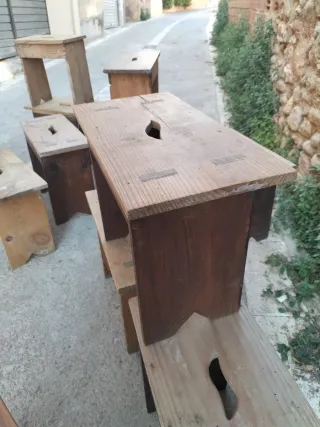 Banqueta de madera antigua