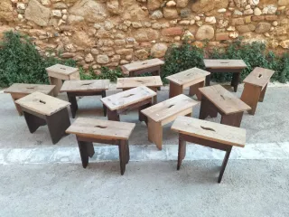Banqueta de madera antigua