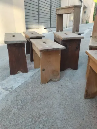 Banqueta de madera antigua