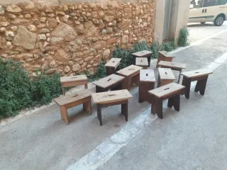 Banqueta de madera antigua