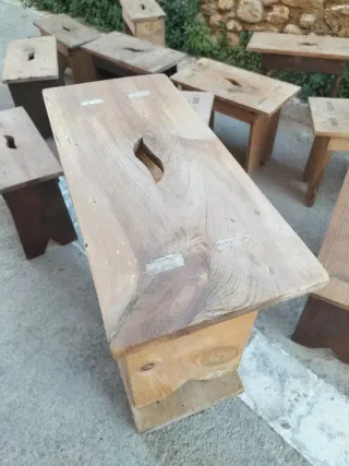 Banqueta de madera antigua