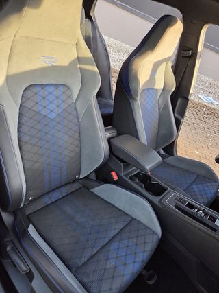 Volkswagen Golf 8 R akrapovic performance 320cv