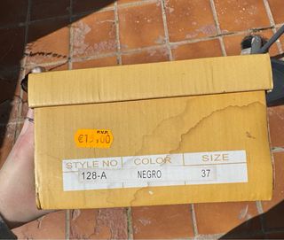 Zapato tacón negro con lazo