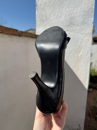 Zapato tacón negro con lazo