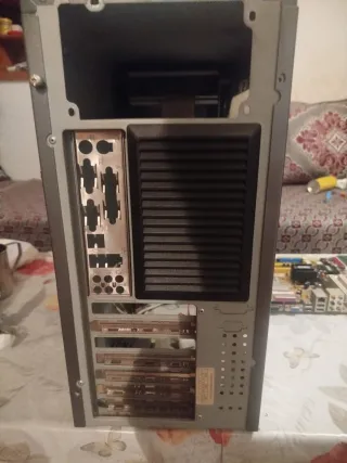 Componentes PC: Placa Base, Fuente, RAM, torre