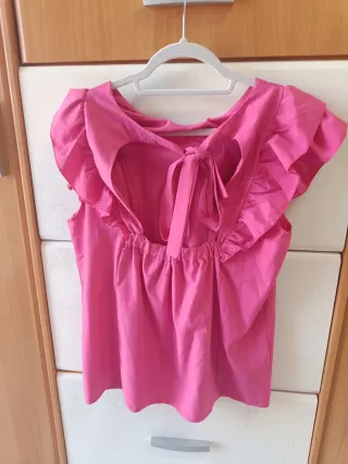 Blusa fucsia con volantes