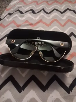 Gafas de sol Balenciaga negras y plateadas
