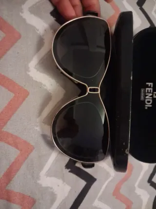 Gafas de sol Balenciaga negras y plateadas