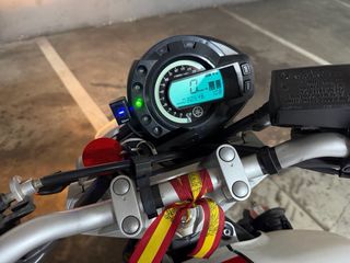 Yamaha FZ6 Naked Blanca y Roja