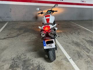 Yamaha FZ6 Naked Blanca y Roja