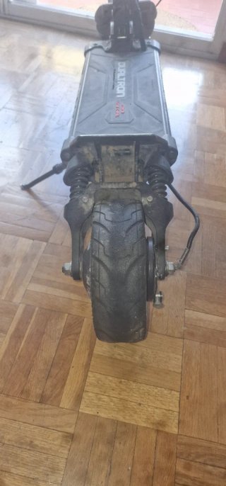 Patinete Dualtron Mini Special trucado.