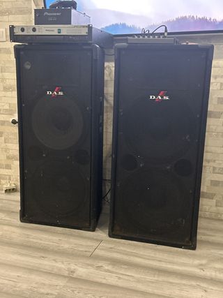 Equipo de sonido DAS con columnas