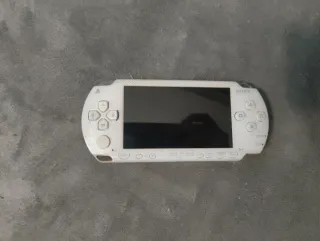 PSP 1004 Blanca + GTA Liberty city story