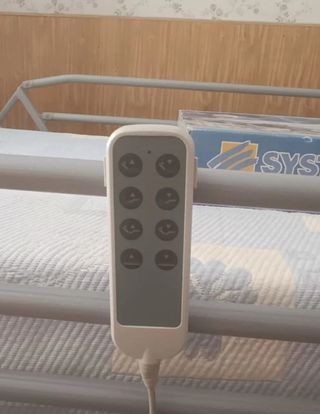 Cama articulada eléctrica con carro elevador