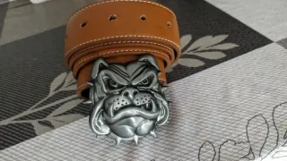 Cinturón con hebilla bulldog