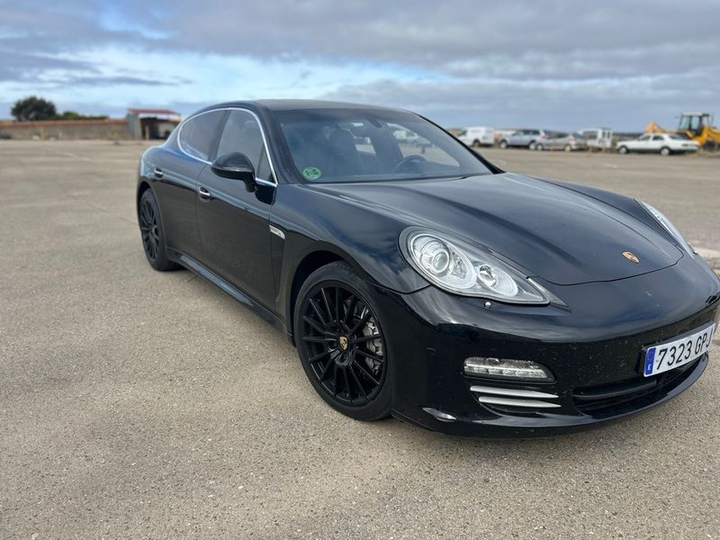 Porsche Panamera 4s - foto 1