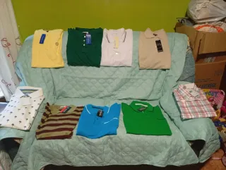 Suéters de verano de hombre, y una camisa.