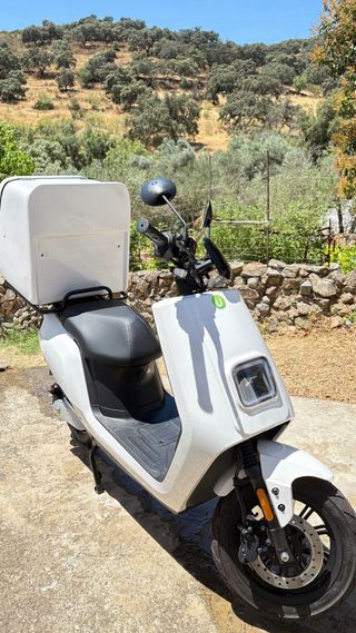 Escúter Eléctrico 50cc Automático Blanco