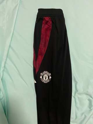 Pantalón Manchester United Adidas Negro Rojo