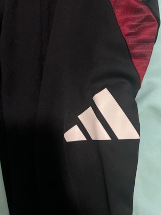 Pantalón Manchester United Adidas Negro Rojo
