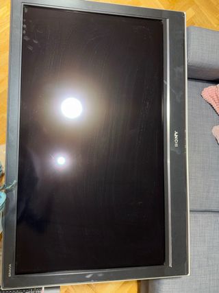 Televisor Sony Bravia con DTV y mandos