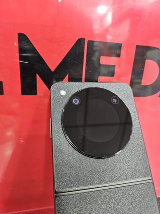 Teléfono ZTE Nubia Flip 5G Black / 256 GB.