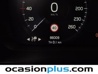 Volvo XC40 B3 G Momentum Pro Auto 120 kW (163 CV)