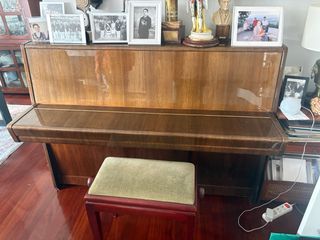 Piano PETROF